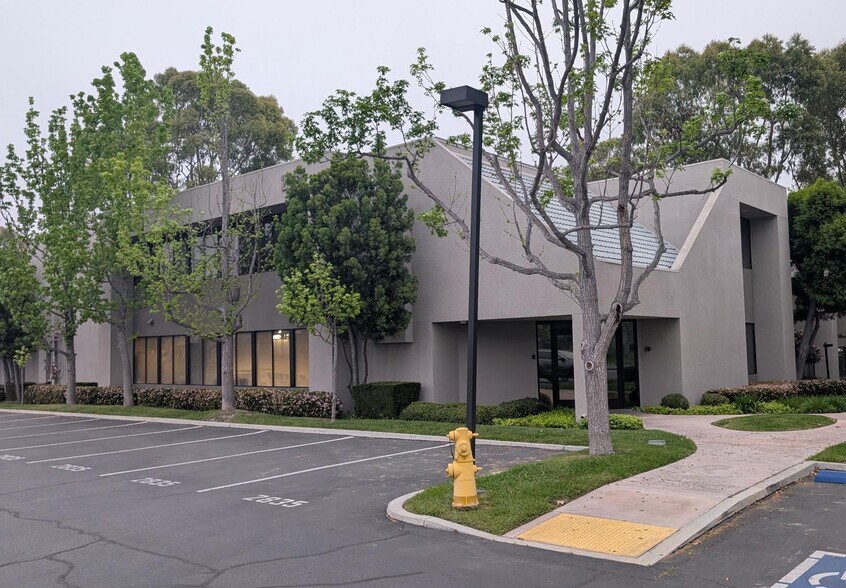 2835 Temple Ave, Signal Hill, CA à vendre - Photo principale – Image 1 sur 18