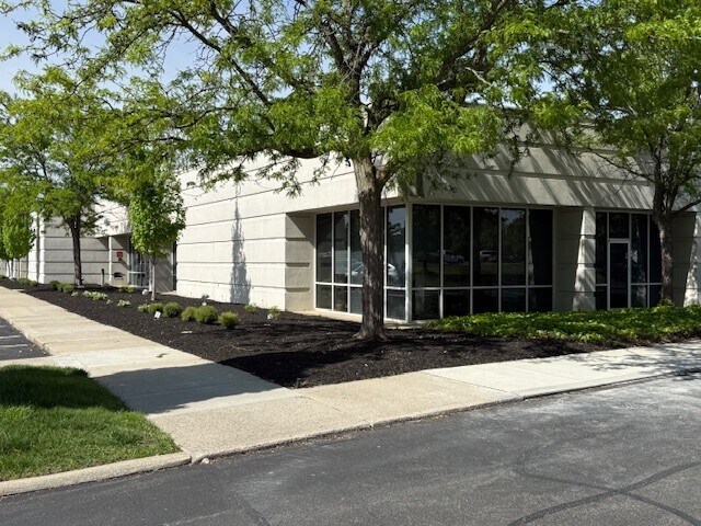 975 Eastwind Dr, Westerville, OH à louer - Photo de l’immeuble – Image 3 sur 10
