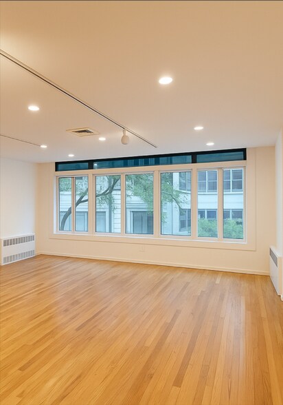 9 E 53rd St, New York, NY à louer - Photo de l’immeuble – Image 3 sur 7
