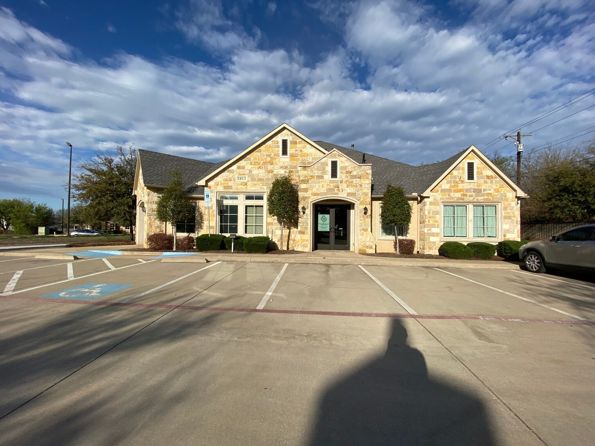 1809-1813 Hinkle Dr, Denton, TX à louer Photo de l’immeuble– Image 1 sur 13