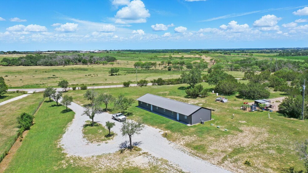 5855 County Road 392, Stephenville, TX à vendre - Photo de l’immeuble – Image 2 sur 18