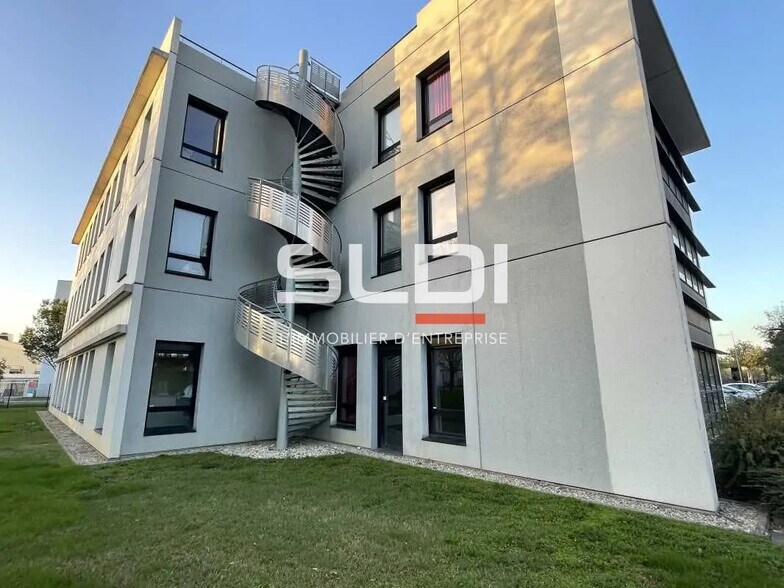 Bureau dans Saint-Priest à louer - Photo de l’immeuble – Image 3 sur 4