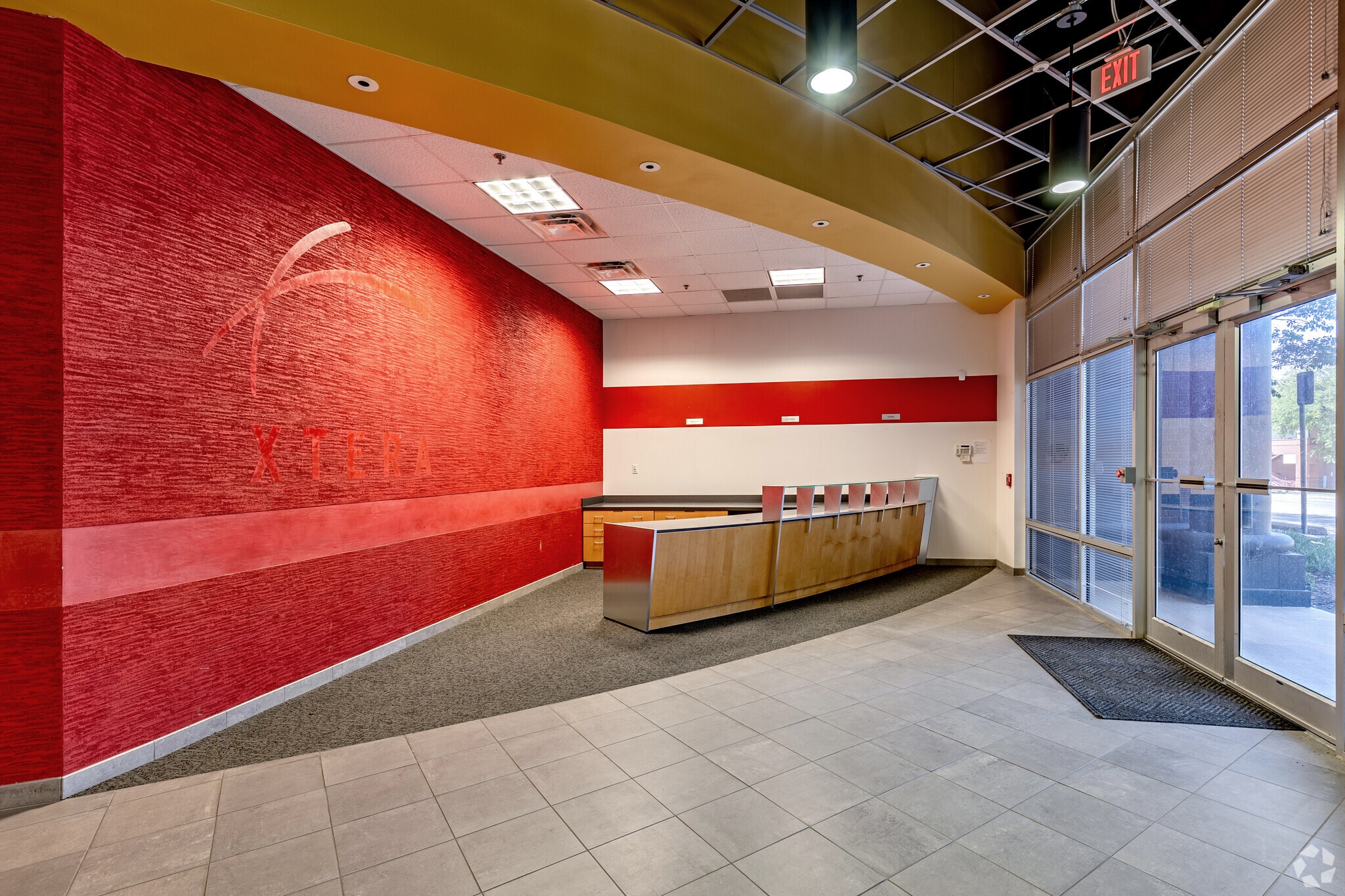500 W Bethany Dr, Allen, TX à louer Hall d’entrée– Image 1 sur 11