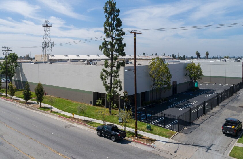 7320 E Slauson Ave, Commerce, CA à louer - Photo de l’immeuble – Image 1 sur 2