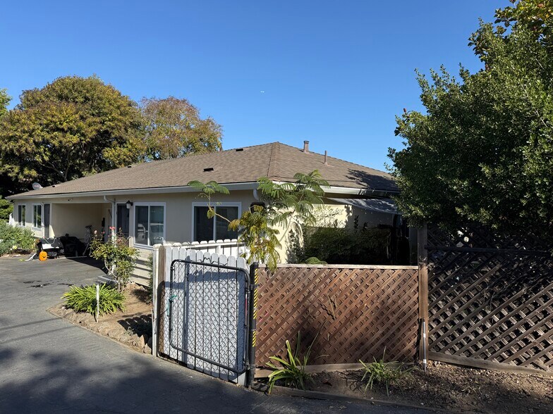 1815 Woodland Ave, East Palo Alto, CA à vendre - Photo principale – Image 1 sur 5