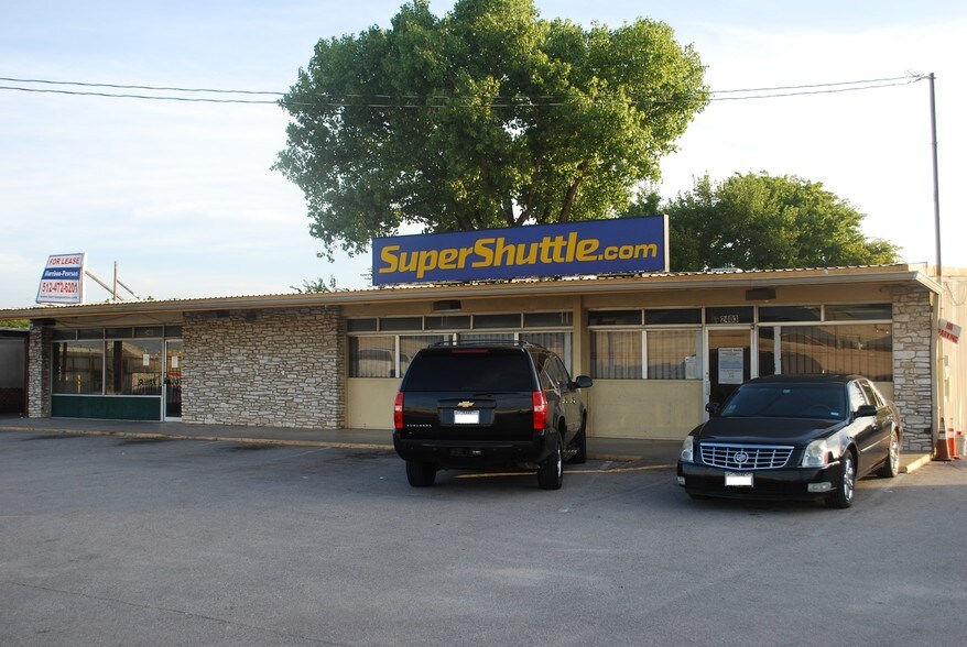 2401 Highway 71 E, Del Valle, TX à louer - Photo principale – Image 1 sur 16