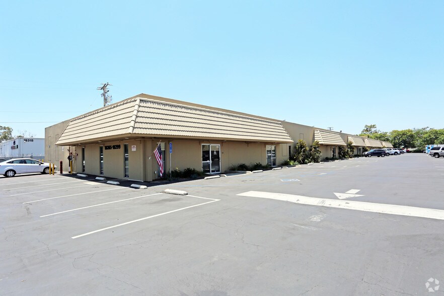18231-18259 Mount Baldy Cir, Fountain Valley, CA à louer - Photo principale – Image 1 sur 3