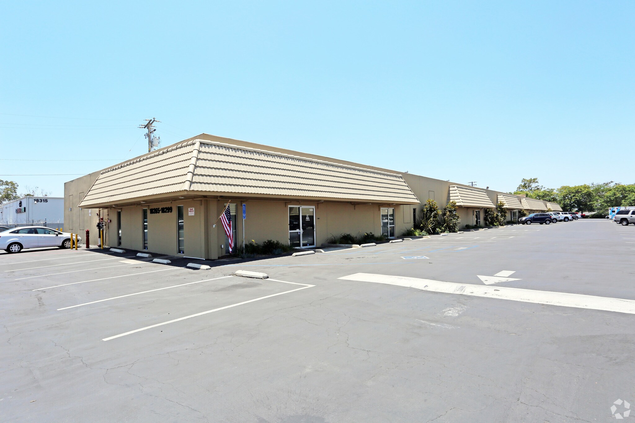 18231-18259 Mount Baldy Cir, Fountain Valley, CA à louer Photo principale– Image 1 sur 4