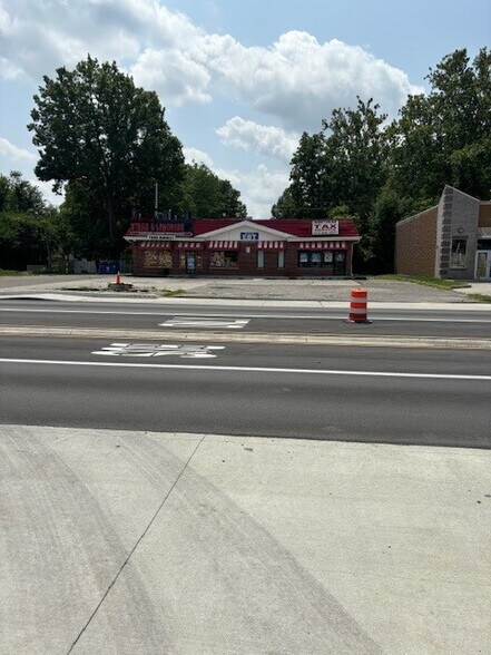 3637 E 38th St, Indianapolis, IN à vendre - Photo de l’immeuble – Image 2 sur 4