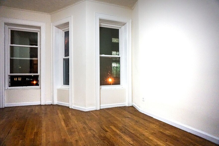 440 Madison St, Brooklyn, NY à vendre - Photo de l’immeuble – Image 3 sur 5