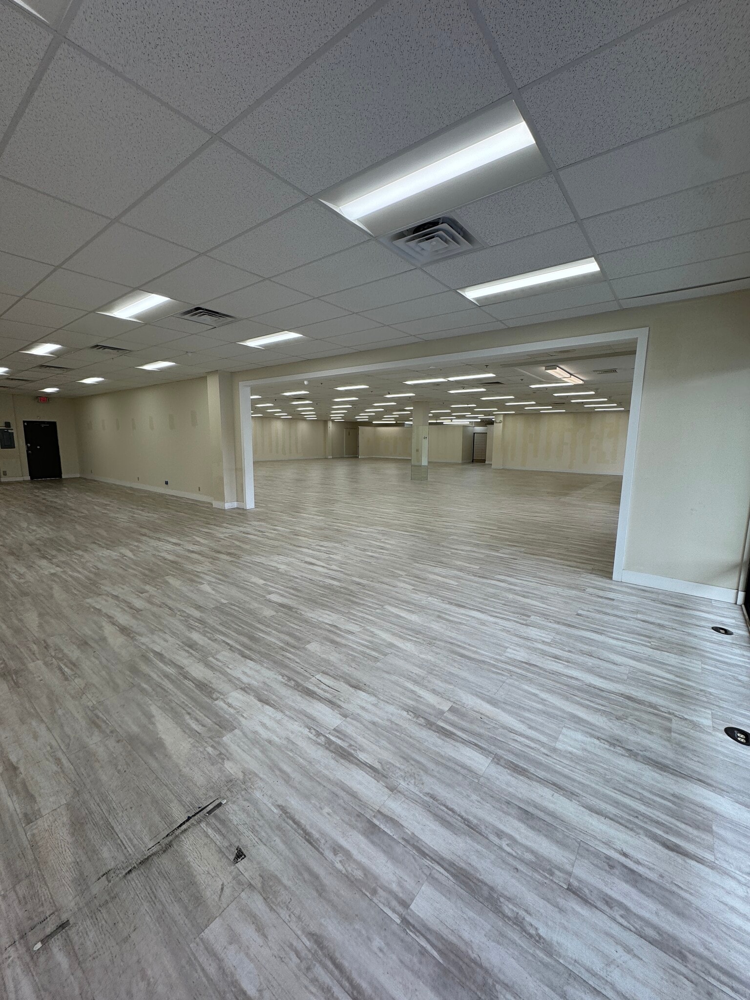 8030-8384 N Pines Blvd, Pembroke Pines, FL à louer Photo intérieure– Image 1 sur 10