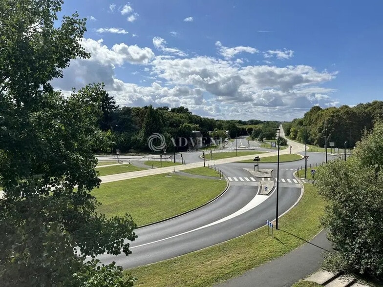 Bureau dans Lieusaint à louer - Photo de l’immeuble – Image 3 sur 8