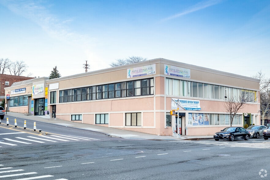 65-35 Queens Blvd, Woodside, NY à louer - Photo principale – Image 1 sur 7
