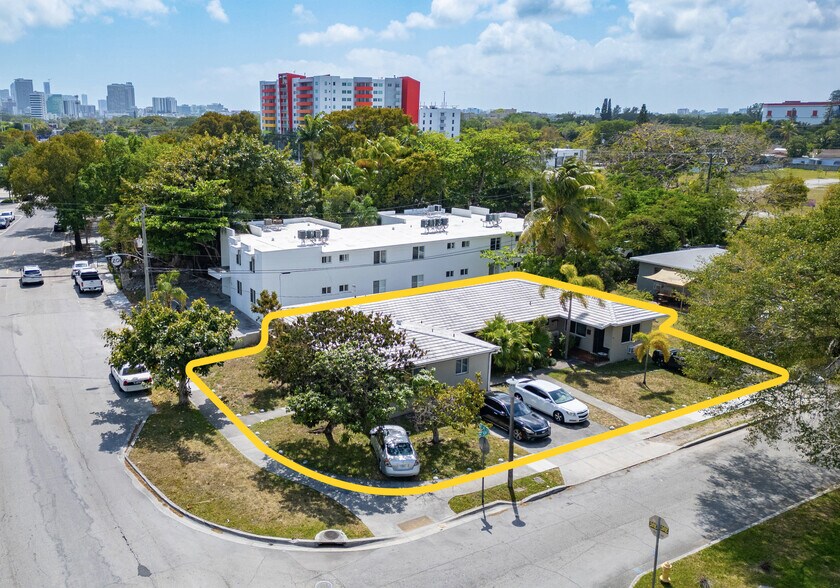 5898 NE 4th Ct, Miami, FL à vendre - Photo de l’immeuble – Image 1 sur 11