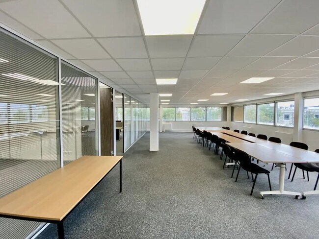 Plus de détails pour 5 Rue Edison, Bron - Bureau à louer