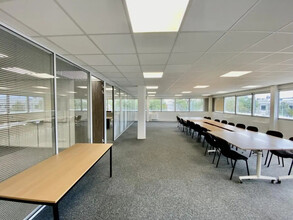 Bureau dans Bron à louer Photo intérieure– Image 1 sur 3