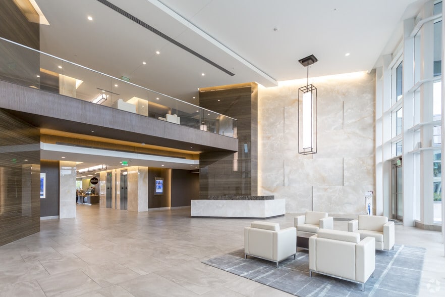 5200 Waterford District Dr, Miami, FL à louer - Photo intérieure – Image 3 sur 22