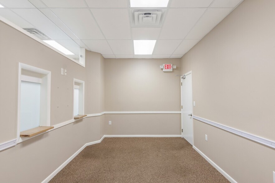 8 Brant Ave, Clark, NJ à louer - Photo intérieure – Image 3 sur 22