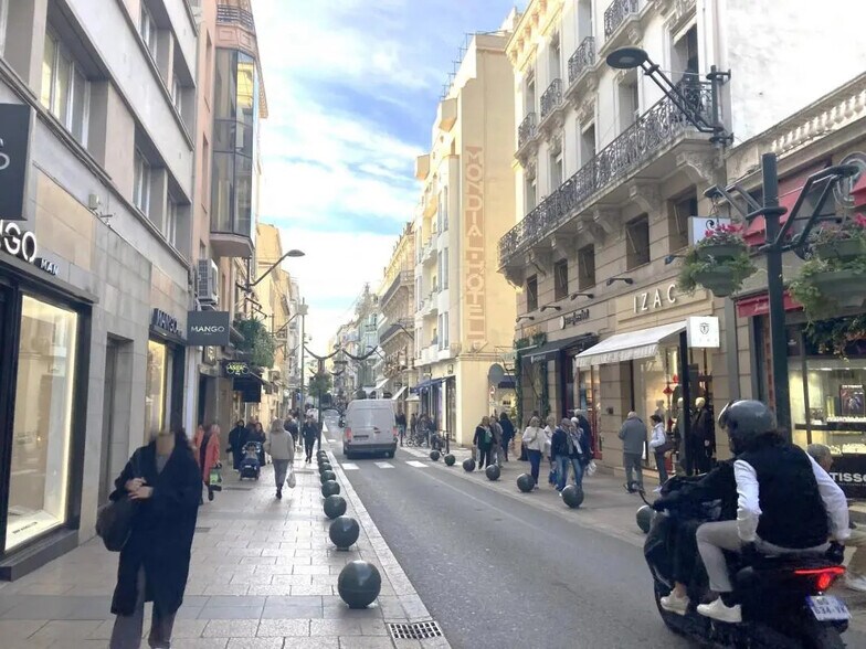 Local commercial dans Cannes à louer - Photo de l’immeuble – Image 1 sur 2