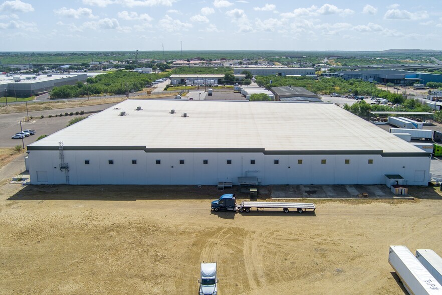 1820 Aguila Azteca, Laredo, TX à louer - Photo de l’immeuble – Image 3 sur 18