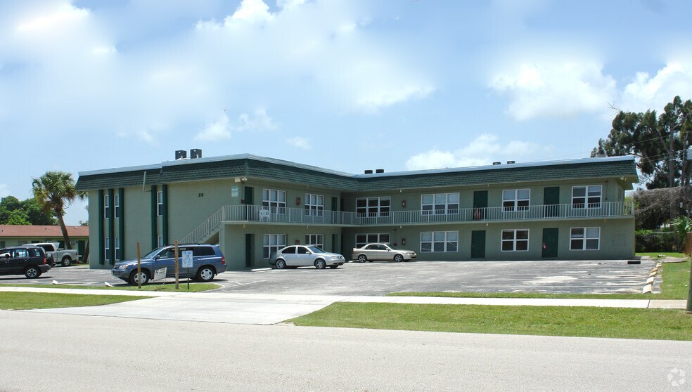 218 7th St, Lake Park, FL à vendre - Photo principale – Image 1 sur 4