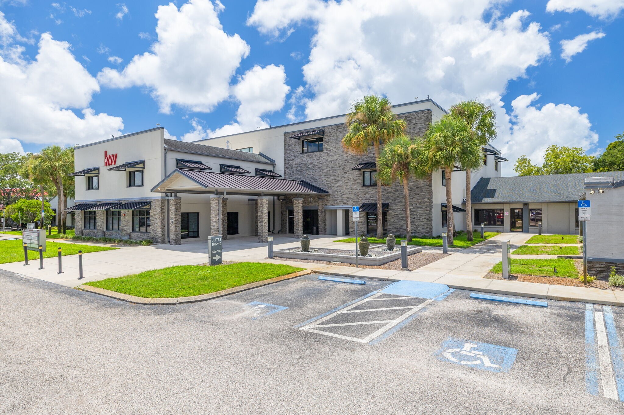 30522 US Highway 19 N, Palm Harbor, FL à louer Photo de l’immeuble– Image 1 sur 13