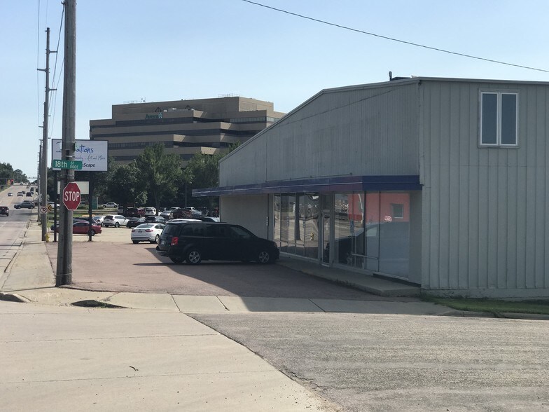 1103 S Cliff Ave, Sioux Falls, SD à louer - Photo de l’immeuble – Image 2 sur 10