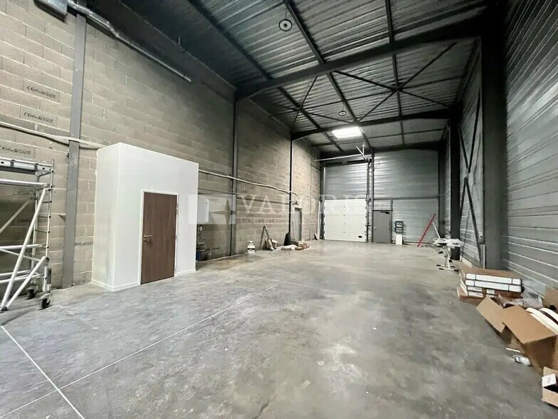 120 Rue Roger Bretagnon, Charnay-lès-Mâcon à louer - Photo de l’immeuble – Image 2 sur 6
