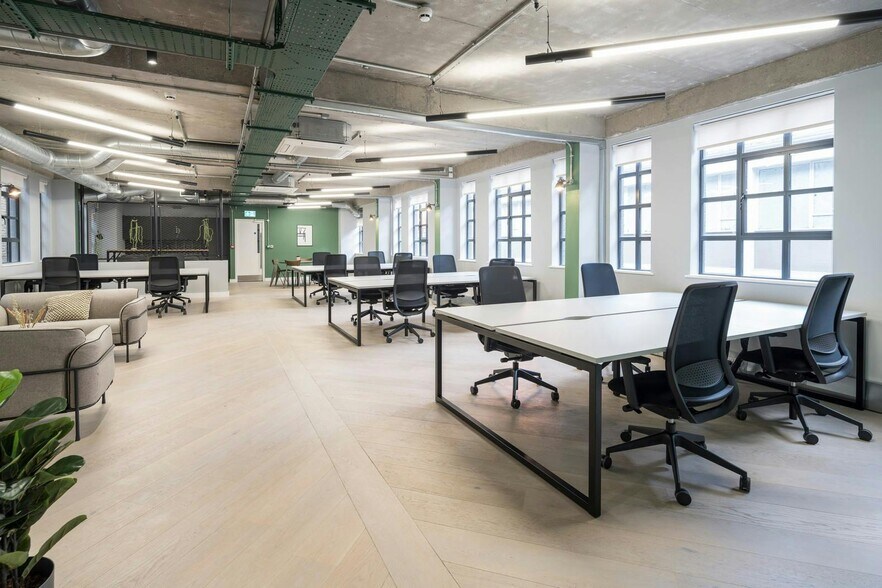 20-25 Glasshouse Yard, Londres à vendre - Photo principale – Image 1 sur 22