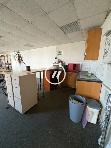 Bureau dans Villiers-le-Bel à louer - Photo de l’immeuble – Image 3 sur 12