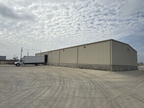 6750 S Old Bastrop Hwy, San Marcos, TX à louer Photo intérieure– Image 2 sur 8