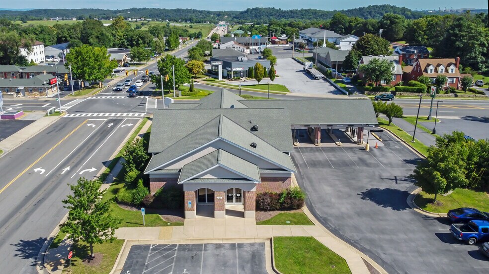 1355 N Shenandoah Ave, Front Royal, VA à vendre - Photo de l’immeuble – Image 3 sur 4