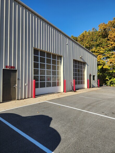 161 River Rd, Bow, NH à louer - Photo de l’immeuble – Image 1 sur 11