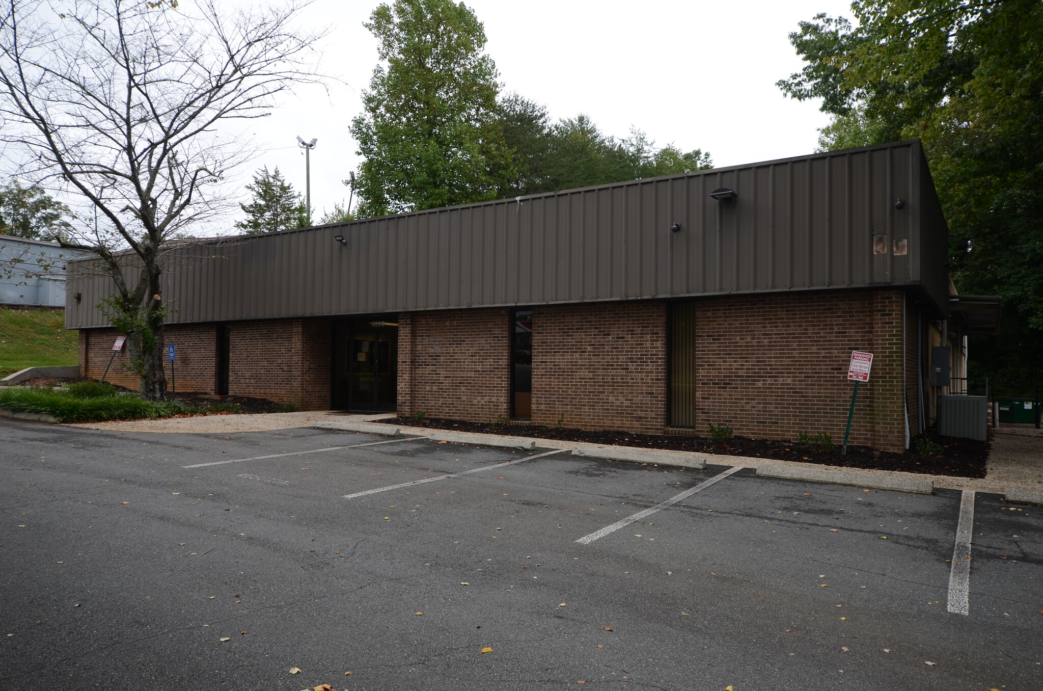 4000 Brownsboro Rd, Winston-Salem, NC à vendre Photo de l’immeuble– Image 1 sur 14