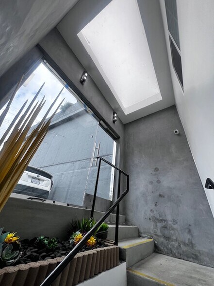 330 N Western Ave, Los Angeles, CA à vendre - Photo de l’immeuble – Image 3 sur 64