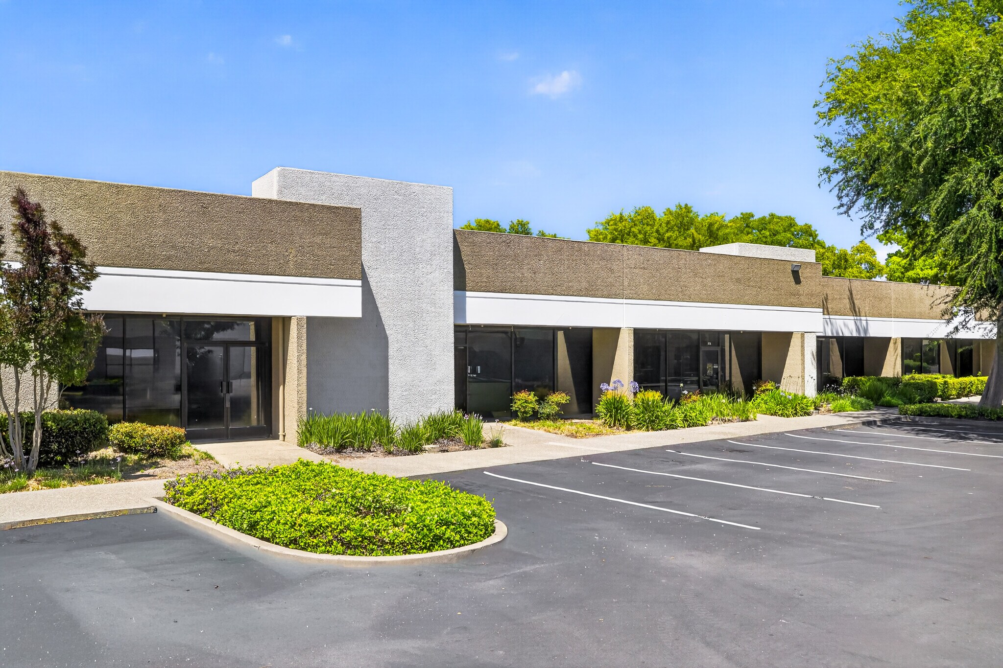 4700 Northgate Blvd, Sacramento, CA à louer Photo de l’immeuble– Image 1 sur 8