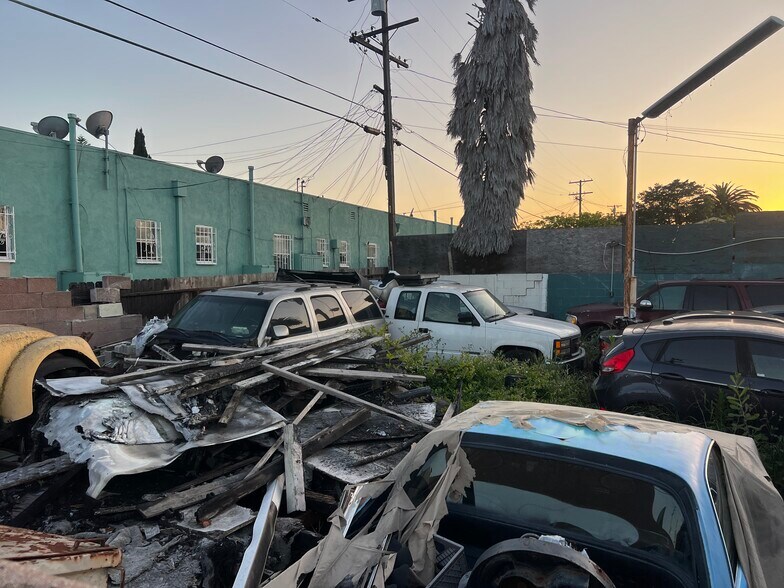 10305 S Normandie Ave, Los Angeles, CA à vendre - Photo de l’immeuble – Image 2 sur 6