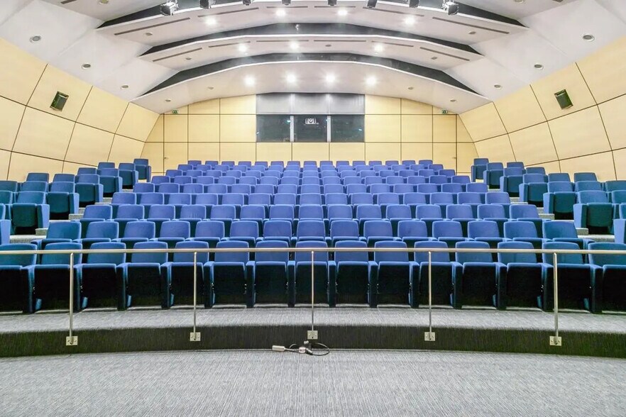 55 Avenue Des Champs Pierreux, Nanterre à louer - Photo de l’immeuble – Image 3 sur 16