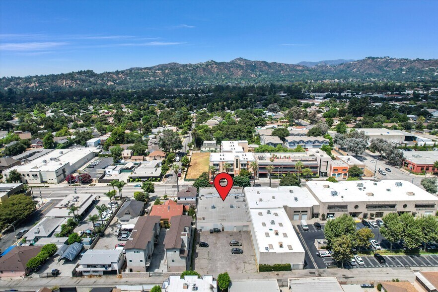 848 N Fair Oaks Ave, Pasadena, CA à vendre - Photo de l’immeuble – Image 1 sur 4