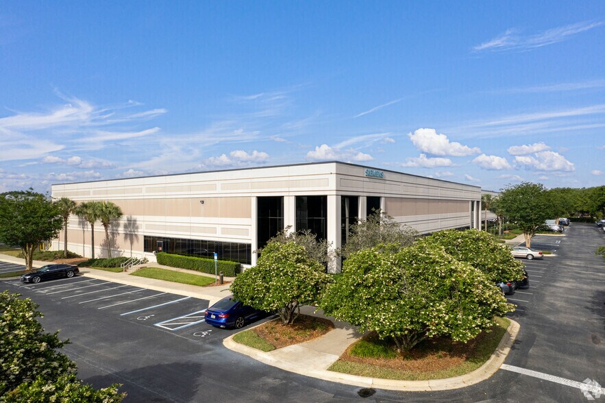 12735 Gran Bay Pky W, Jacksonville, FL à louer - Photo de l’immeuble – Image 1 sur 18
