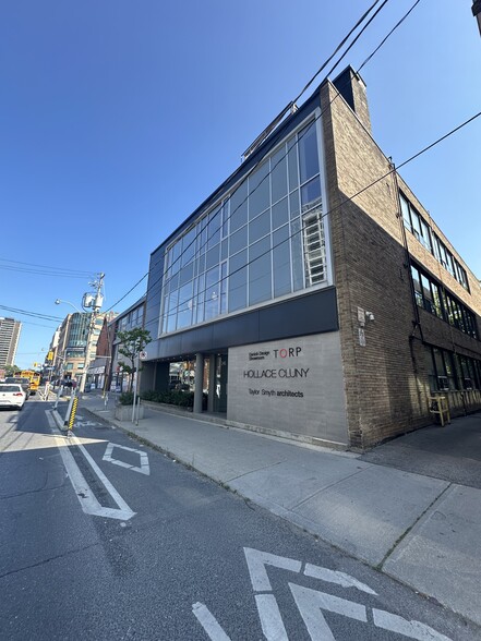 245 Davenport Rd, Toronto, ON à louer - Photo de l’immeuble – Image 2 sur 12