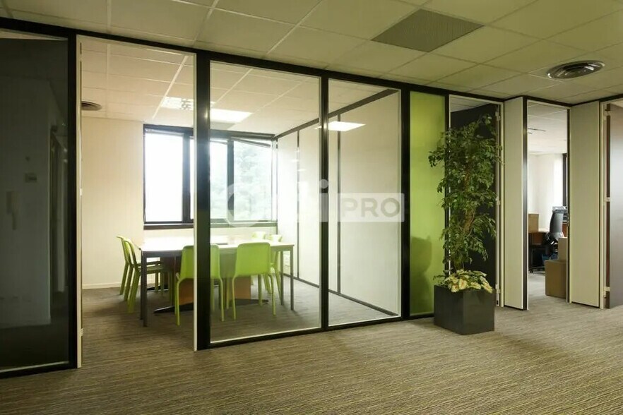Bureau dans Saint-Didier-au-Mont-d'Or à louer - Photo de l’immeuble – Image 2 sur 12
