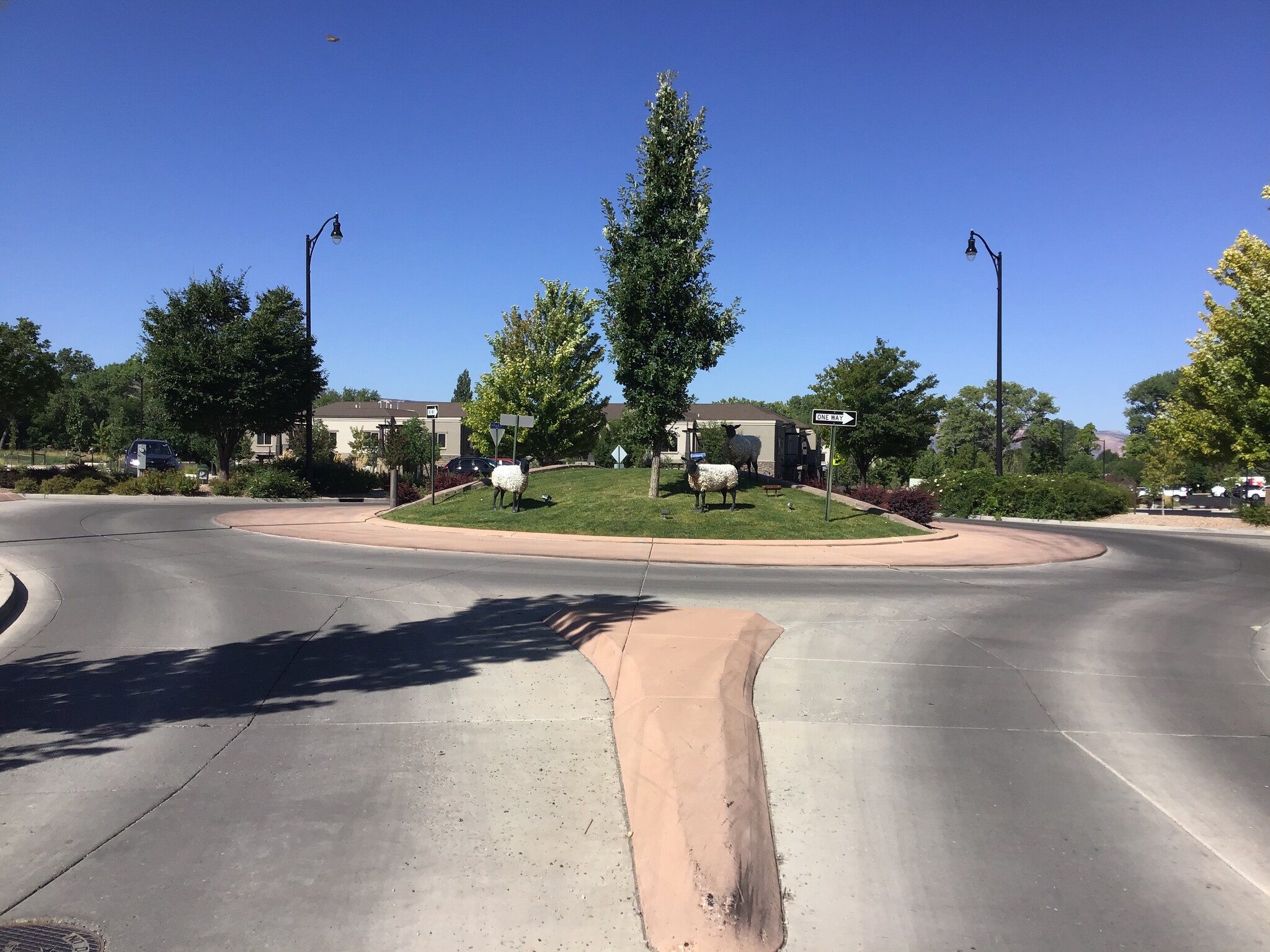 360 W Park Dr, Grand Junction, CO à louer Photo de l’immeuble– Image 1 sur 30