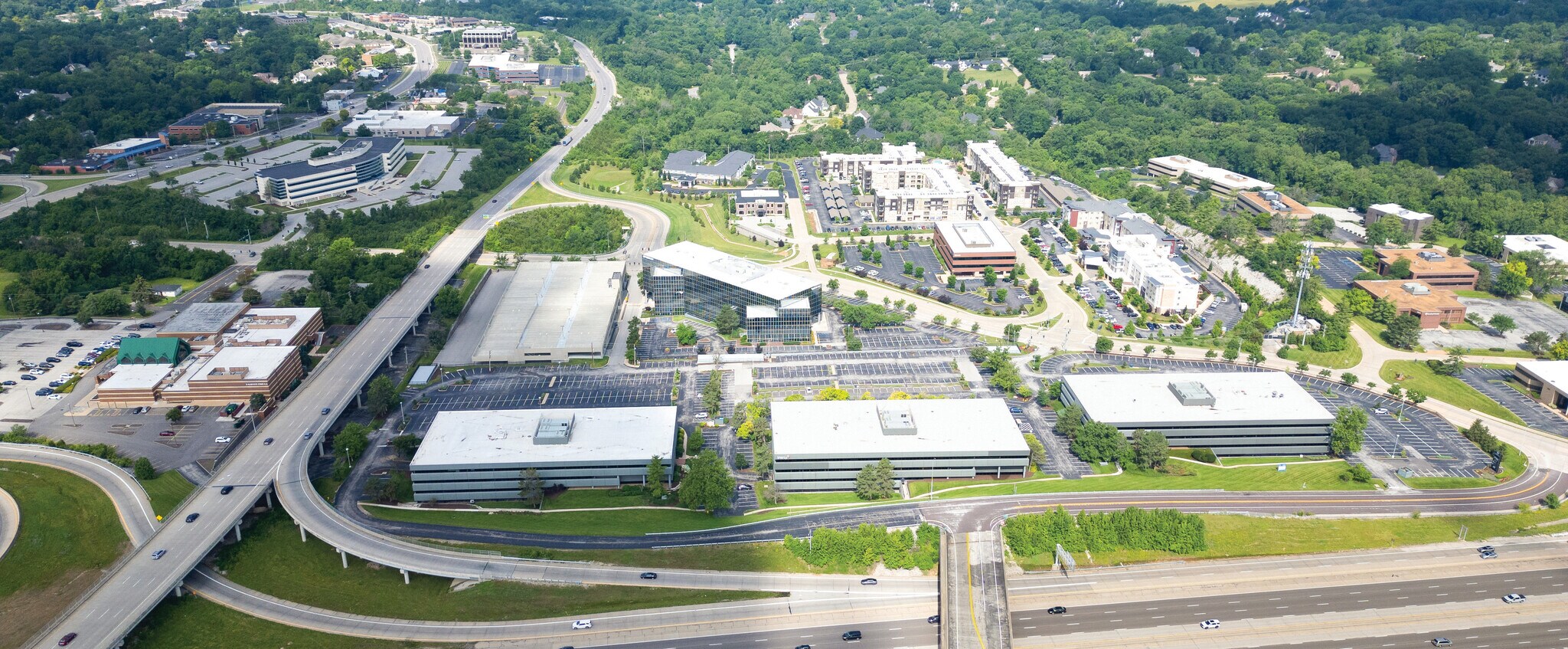 1610 Des Peres Rd, Des Peres, MO à louer Photo de l’immeuble– Image 1 sur 22