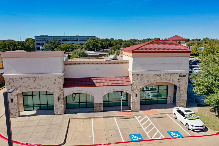 1630 E Lamar Blvd, Arlington, TX à louer - Photo de l’immeuble – Image 3 sur 4