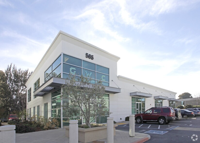565 Clyde Ave, Mountain View, CA à louer - Photo de l’immeuble – Image 3 sur 7