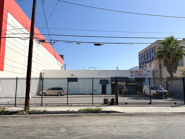 731 E 18th St, Los Angeles, CA à vendre - Photo de l’immeuble – Image 1 sur 4