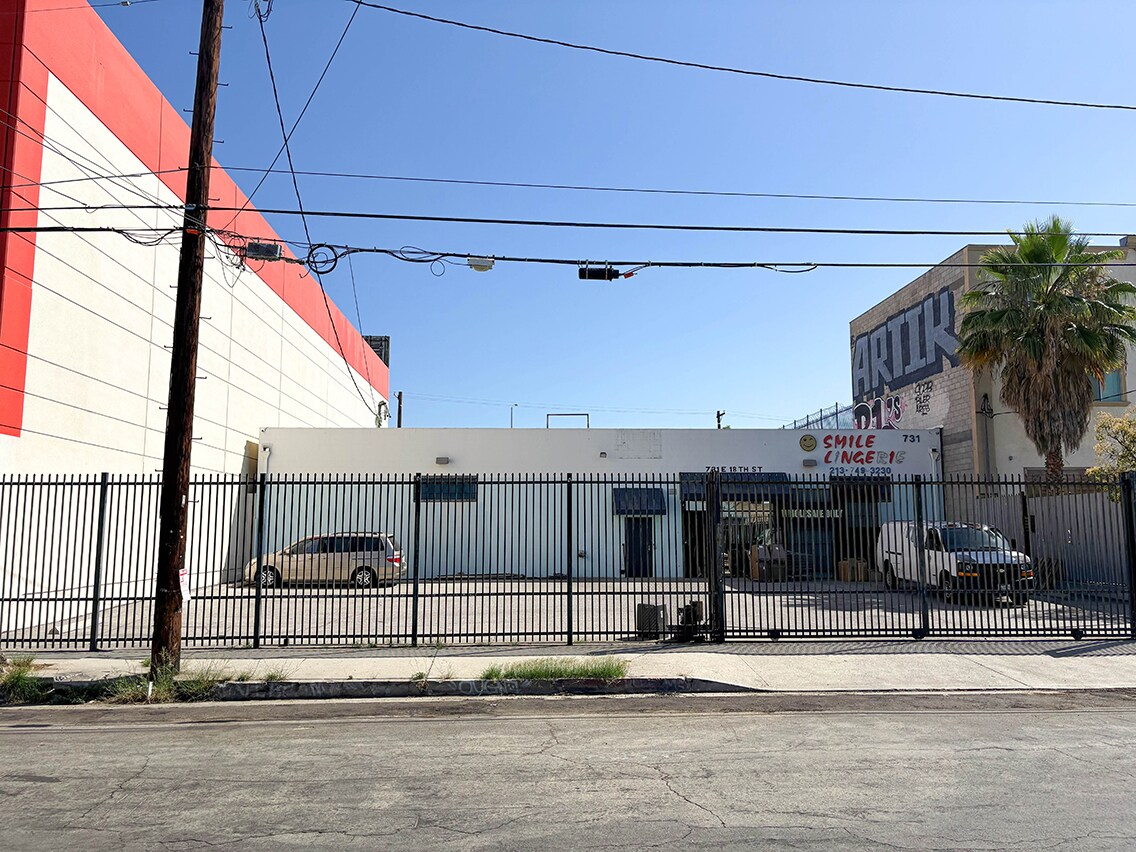 731 E 18th St, Los Angeles, CA à vendre Photo de l’immeuble– Image 1 sur 5