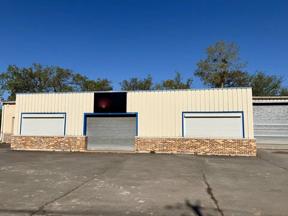 Local d'activités dans Hermes à vendre Photo de l’immeuble– Image 1 sur 13