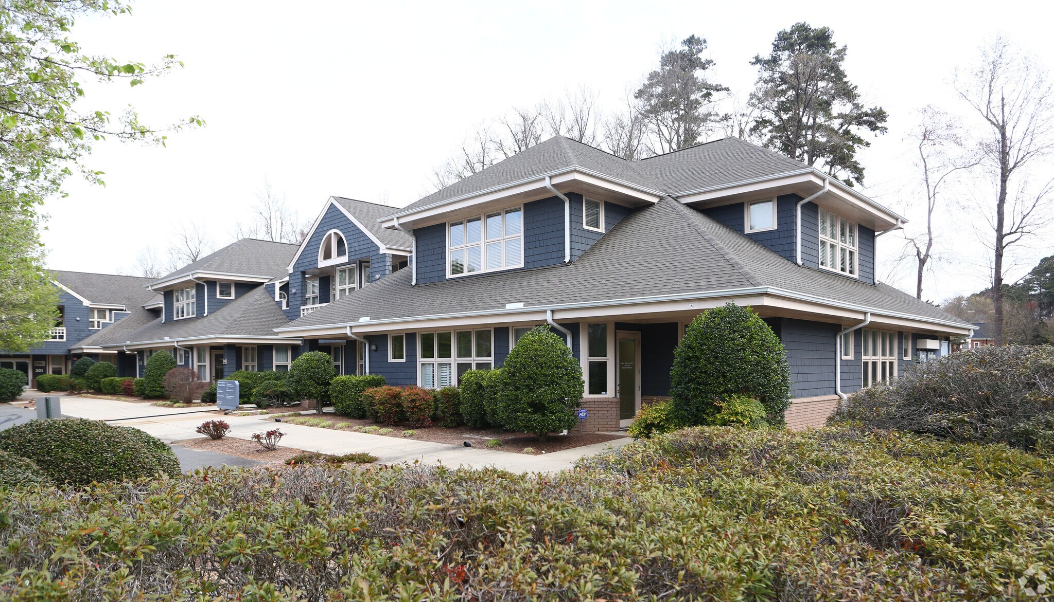 3400 Croasdaile Dr, Durham, NC à louer Photo principale– Image 1 sur 11